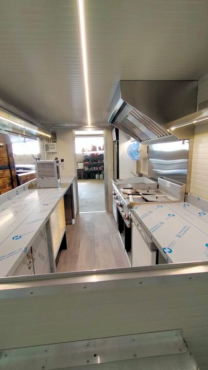 Realizzazione Tecno's · autonegozio o food trailer su misura (foto 011)