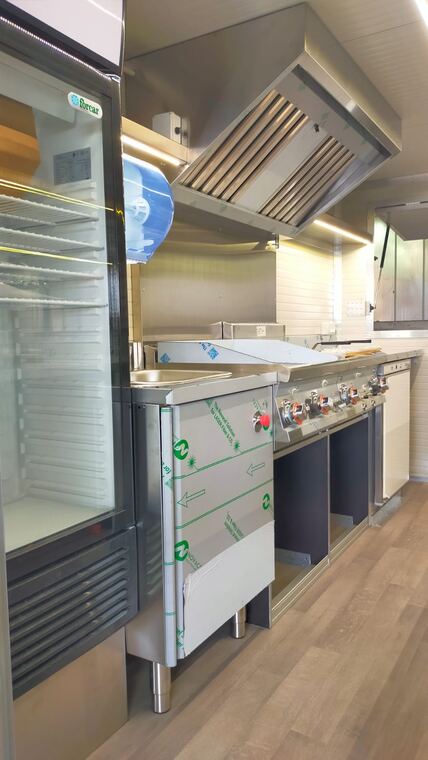 Realizzazione Tecno's · autonegozio o food trailer su misura (foto 017)