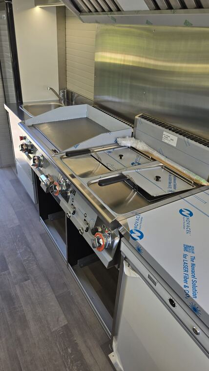 Realizzazione Tecno's · autonegozio o food trailer su misura (foto 022)