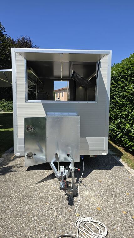 Realizzazione Tecno's · autonegozio o food trailer su misura (foto 024)