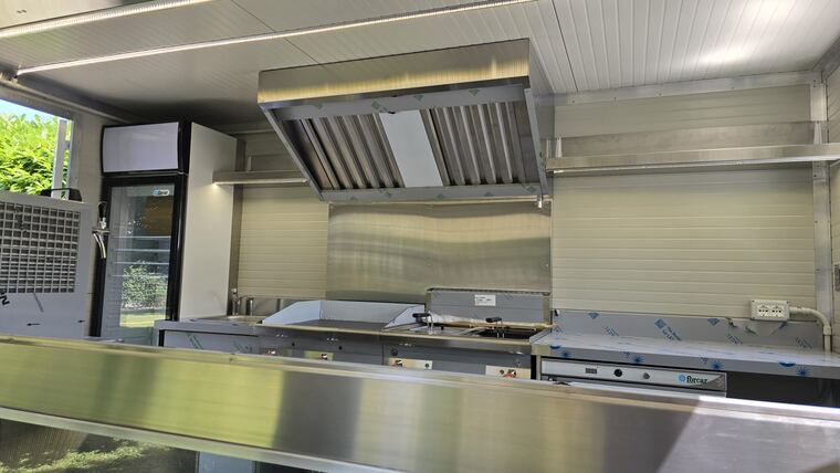 Realizzazione Tecno's · autonegozio o food trailer su misura (foto 028)