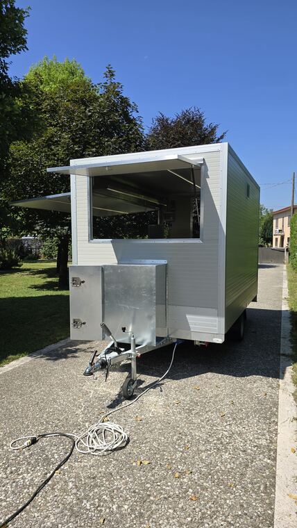 Realizzazione Tecno's · autonegozio o food trailer su misura (foto 030)