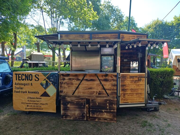 Realizzazione Tecno's · autonegozio o food trailer su misura (foto 047)