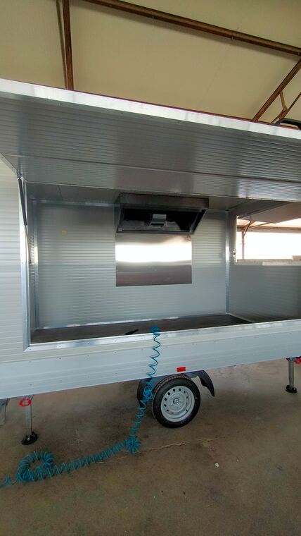 Realizzazione Tecno's · autonegozio o food trailer su misura (foto 048)